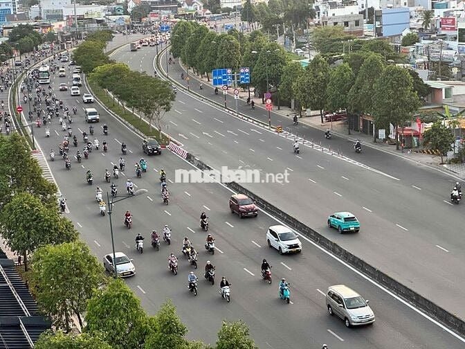 Nhà MT Phạm Văn Đồng, 2 tầng, 3 phòng ngủ, bếp, 2 máy lạnh