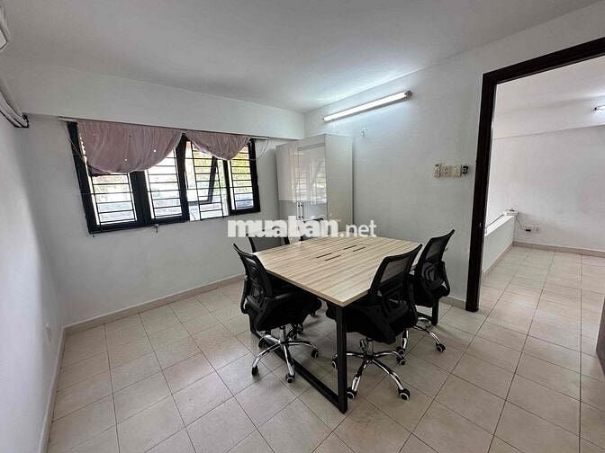 Nhà MT Phạm Văn Đồng, 2 tầng, 3 phòng ngủ, bếp, 2 máy lạnh