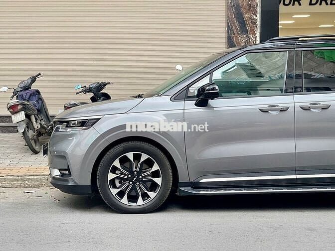 Kia Carnival 2.2D Signature 2024 - Chỉ 8000km