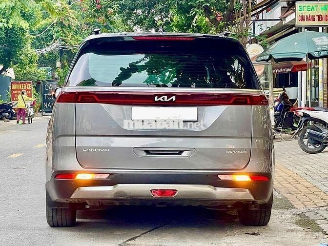 Kia Carnival 2.2D Signature 2024 - Chỉ 8000km