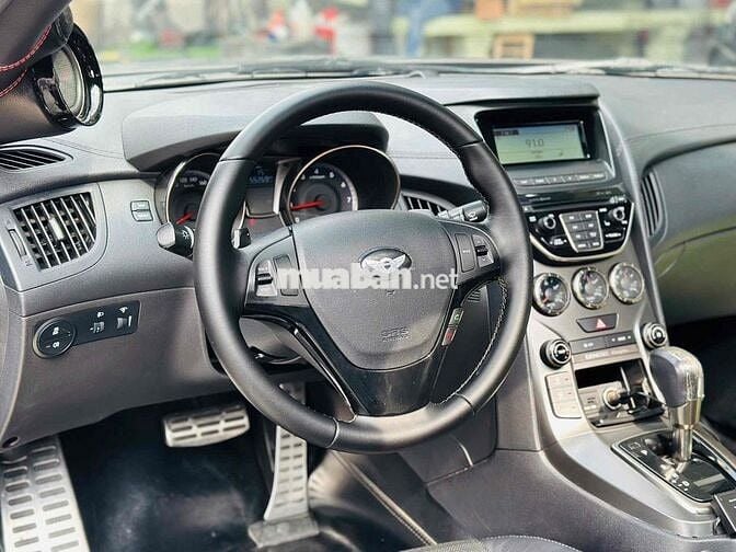 Hyundai Genesis Coupe model 2013