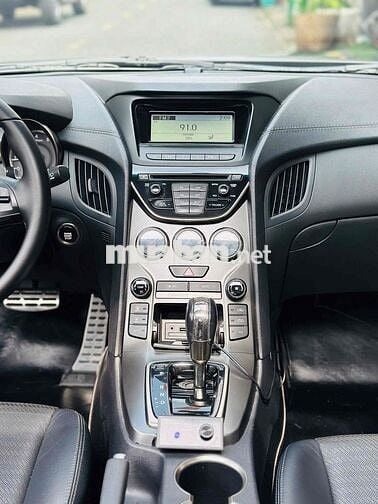Hyundai Genesis Coupe model 2013