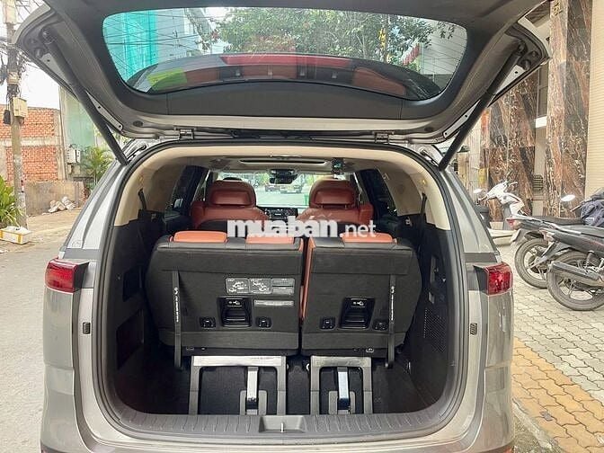 Kia Carnival 2.2D Signature 2024 - Chỉ 8000km