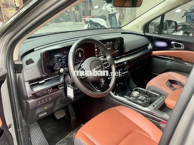 Kia Carnival 2.2D Signature 2024 - Chỉ 8000km