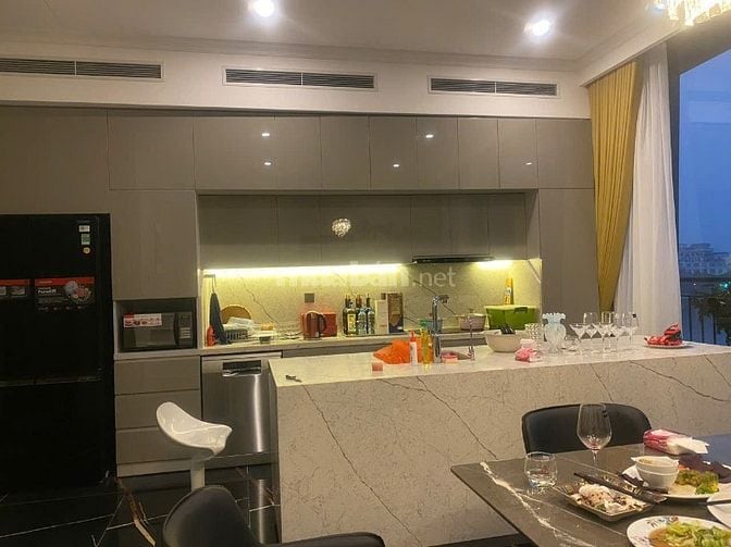 Siêu hót cho thuê 360m2 gồm 6 tầng, Mặt tiền 8m phố Trích sài, Mt: 8m 