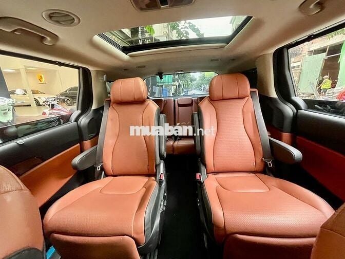 Kia Carnival 2.2D Signature 2024 - Chỉ 8000km