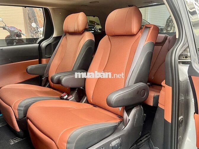 Kia Carnival 2.2D Signature 2024 - Chỉ 8000km