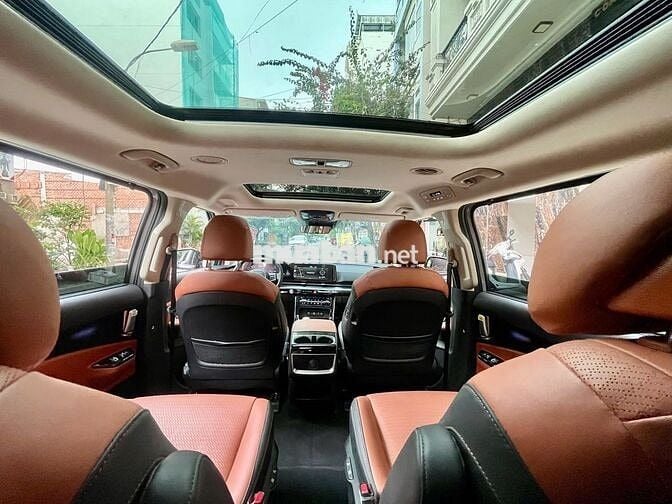 Kia Carnival 2.2D Signature 2024 - Chỉ 8000km