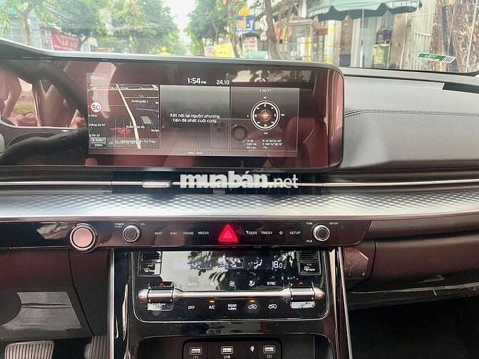 Kia Carnival 2.2D Signature 2024 - Chỉ 8000km