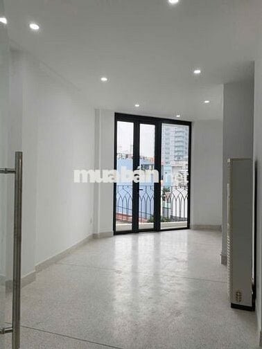 Cho Thuê Nhà Đường Lạc Long Quân, Tân Bình ( 10PN,10WC - Thang Máy )