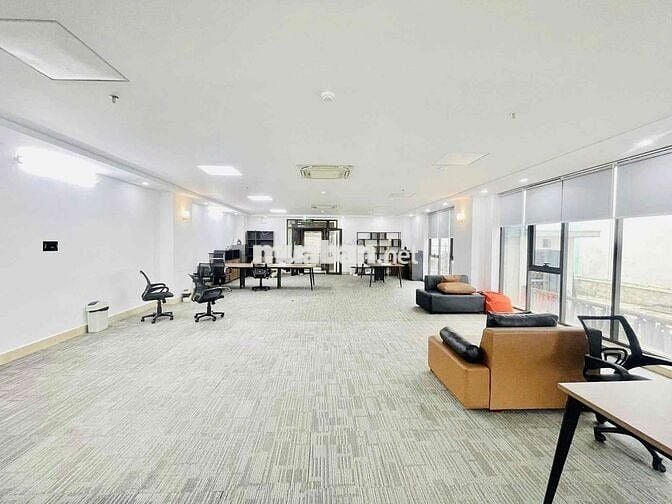 Cho thuê văn phòng tại Chùa Láng 100m2 giá 18t view cực đẹp nhà mới