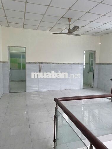 Hot! Cho thuê nguyên căn mặt tiện, DT: 5*17 nhà 1 lầu. Q. Tân Phú