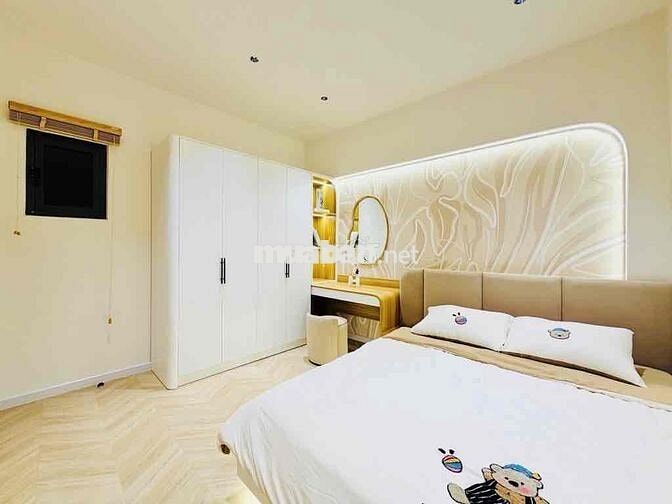 GẤP: 49M2- 3Phòng, nhà mới đẹp, tặng nội thất, Nguyễn Oanh-Lê H.Phái