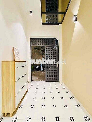 GẤP: 49M2- 3Phòng, nhà mới đẹp, tặng nội thất, Nguyễn Oanh-Lê H.Phái