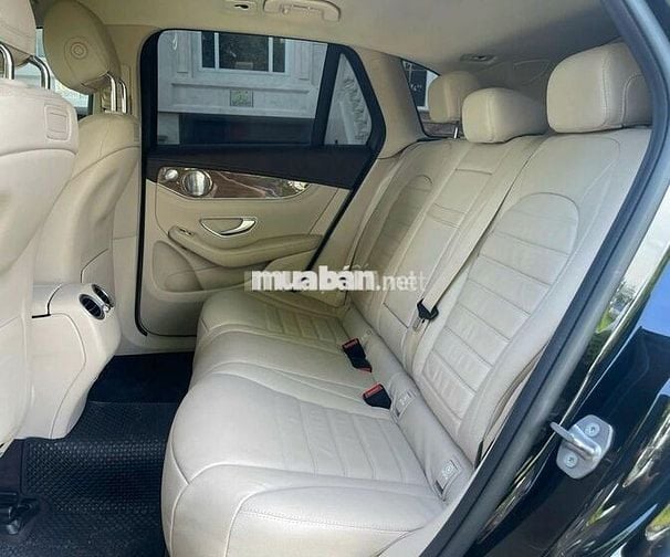 Mercedes Benz GLC 2019 250 4Matic - 20,000 Miles.