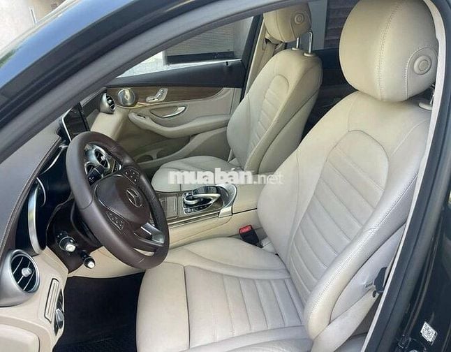 Mercedes Benz GLC 2019 250 4Matic - 20,000 Miles.