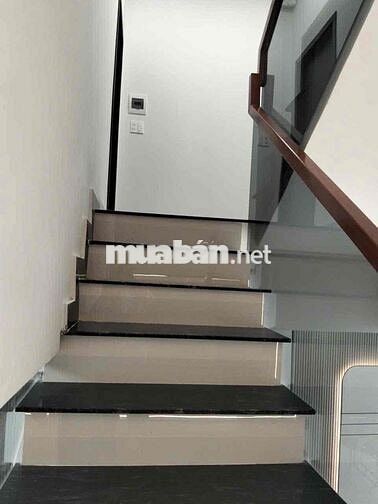 ông anh gửi hán nhà 1 trệt 1 lầu Dĩ An , BD