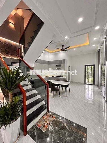 ông anh gửi hán nhà 1 trệt 1 lầu Dĩ An , BD