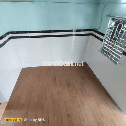 Phòng trọ ở lầu 2 sát đại hoc luât, 2,5tr/ tháng