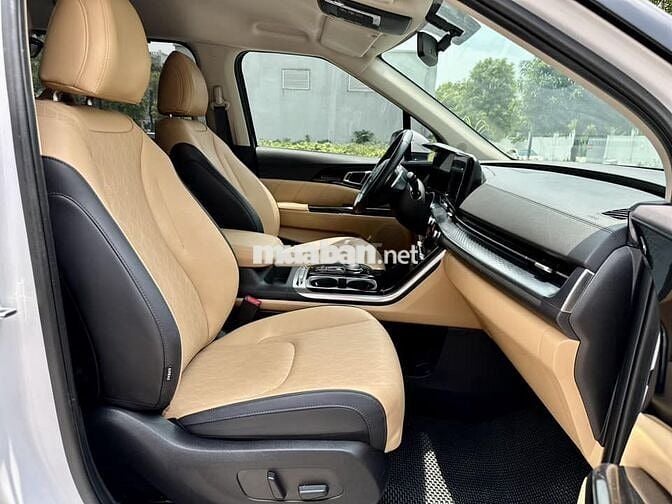 Kia Carnival 2023 Premium 2.2D 8S - 70,000 km.