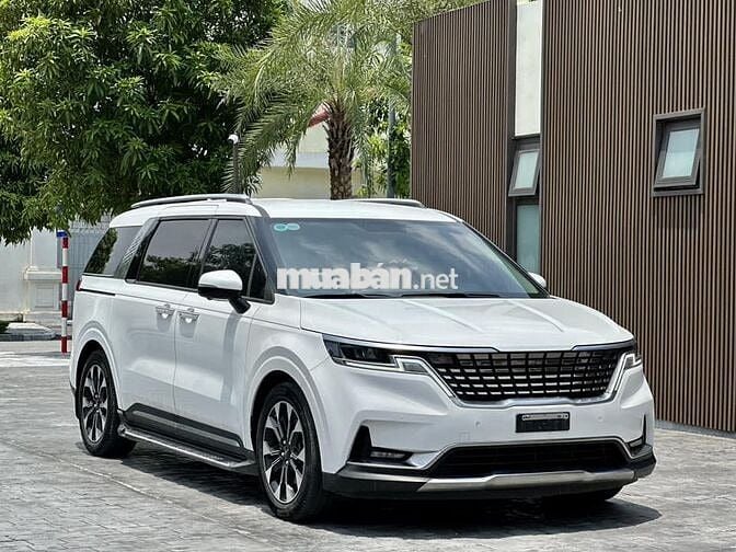 Kia Carnival 2023 Premium 2.2D 8S - 70,000 km.