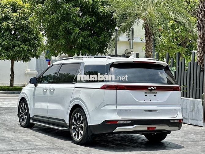 Kia Carnival 2023 Premium 2.2D 8S - 70,000 km.