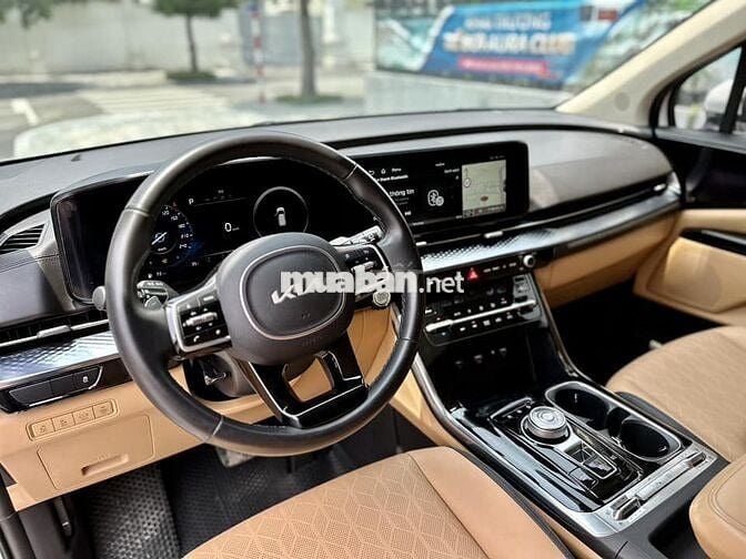 Kia Carnival 2023 Premium 2.2D 8S - 70,000 km.