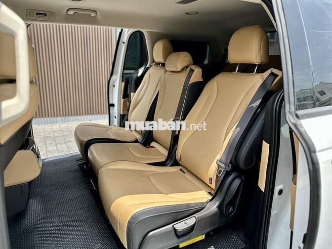 Kia Carnival 2023 Premium 2.2D 8S - 70,000 km.