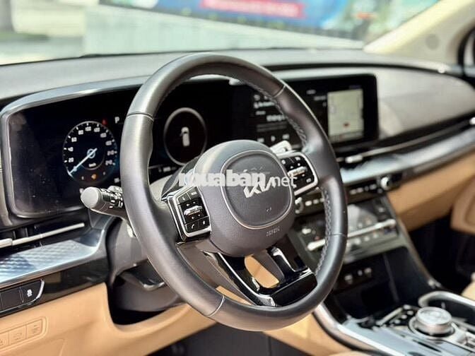 Kia Carnival 2023 Premium 2.2D 8S - 70,000 km.