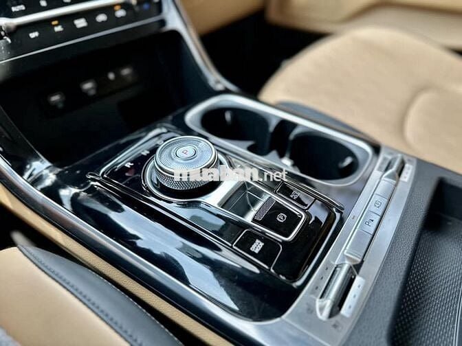 Kia Carnival 2023 Premium 2.2D 8S - 70,000 km.