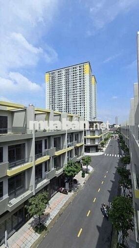 CK 10/100 KHI MUA NHÀ PHỐ BCONS UNI VALLEY