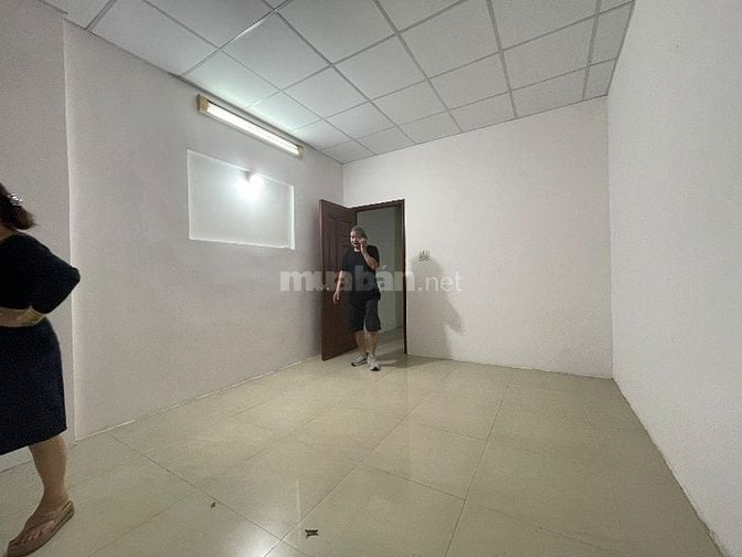 Bán nhà 3 tầng sát mặt tiền Trường Chinh, 40m2, sát hẻm xe tải, 3.5tỷ 