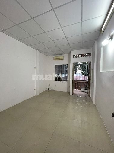 Bán nhà 3 tầng sát mặt tiền Trường Chinh, 40m2, sát hẻm xe tải, 3.5tỷ 