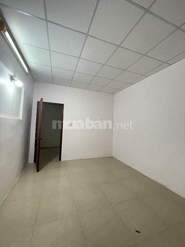 Bán nhà 3 tầng sát mặt tiền Trường Chinh, 40m2, sát hẻm xe tải, 3.5tỷ 