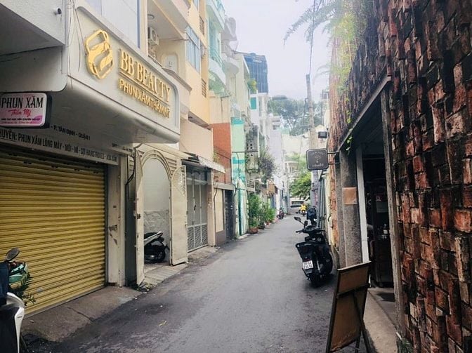 Bán nhà tại 32 Huyền Quang, Phường Tân Định, Quận 1, HCM. DT 33.5m2