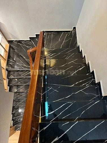 Nhà Tôi bán gấp 32 m xây 4 tầng 4pn 3wc giá 2 tỷ 790tr ngã 4 sở