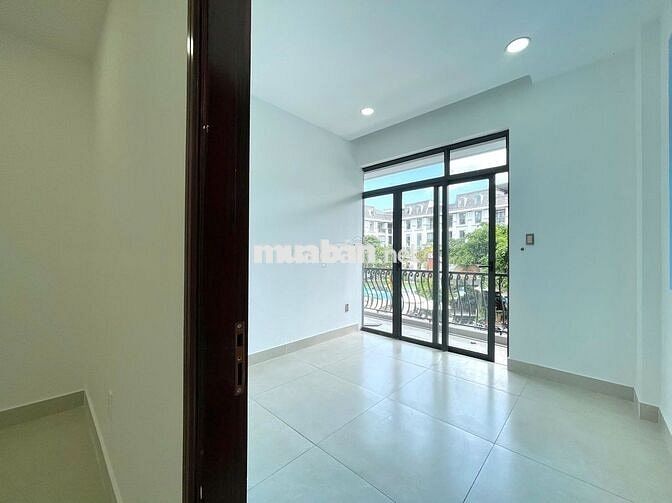 Văn phòng 25m2 Vạn Phúc, ngăn sẵn 2 phòng, máy lạnh hầm xe. Chỉ 7,5 tr