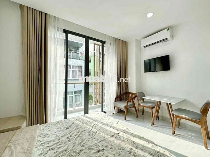 Căn Hộ Ban Công/Cửa Sổ Full NT Mới 100%_Lý Thái Tổ Quận 10