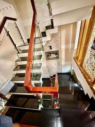 HÀNG KÍNH, NGỘP CHÍNH CHỦ BÁN GẤP TRONG TUẦN GIÁ 5 TỶ 350 ĐẶNG THÙY TR