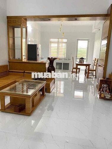Bán căn hộ chung cư A5 phuờng Quang Vinh.