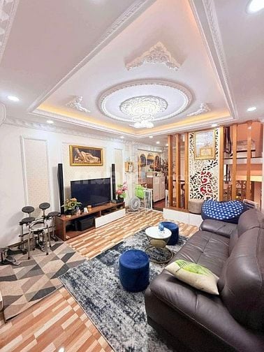 HÀNG KÍNH, NGỘP CHÍNH CHỦ BÁN GẤP TRONG TUẦN GIÁ 5 TỶ 350 ĐẶNG THÙY TR