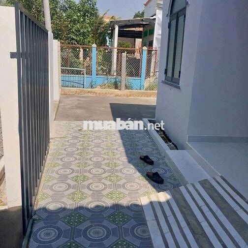 NHÀ MỚI Ở LIỀN 4,2×33,5 ĐƯỜNG TẬP ĐOÀN 8. XÃ TRƯỜNG BÌNH. CẦN GIUỘC.