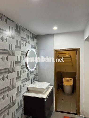 NHÀ NGUYÊN CĂN KIỆT 2 PHÒNG NGỦ 2WC GẦN ĐH THỂ DỤC THỂ THAO