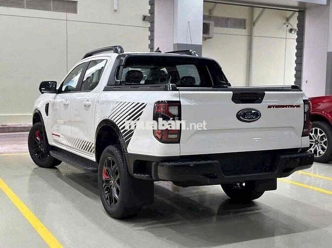 Ford Ranger 2025 Stormtrak 2.0L 4x4 AT - 300 km