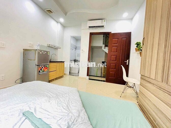 Phòng Studio cửa sổ thoáng, Full nội thất, Gần Cầu Đỏ Nguyễn Xí