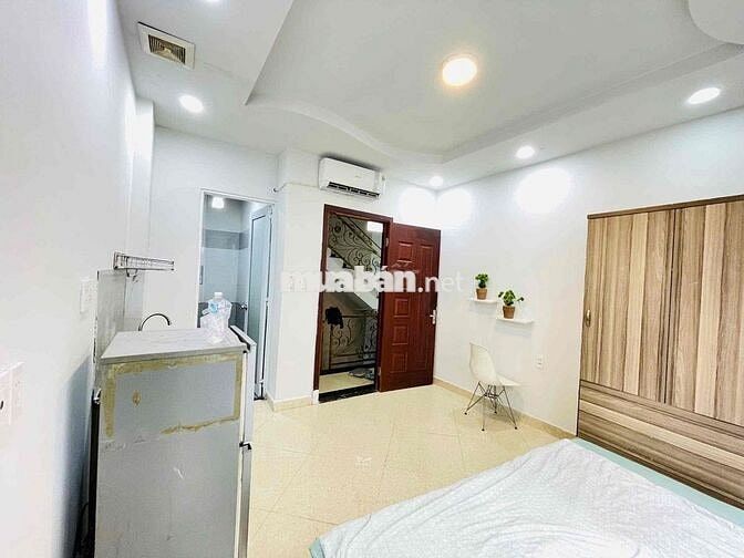 Phòng Studio cửa sổ thoáng, Full nội thất, Gần Cầu Đỏ Nguyễn Xí