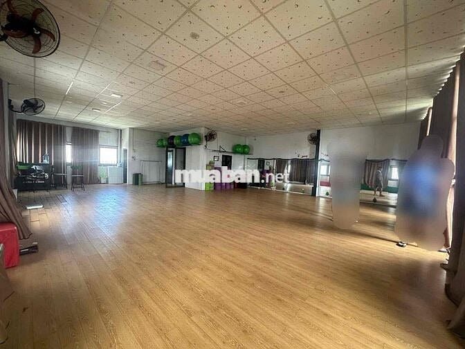 NHÀ 3 TẦNG TRỐNG SUỐT, DTSD: 450m2 GẦN BẾN XE TRUNG TÂM