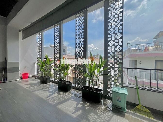 PENTHOUSE SÂN VƯỜN 2PN_1WC_RÔNG 80M2_GIĂT SẤY RIÊNG_TRƯỜNG SA, QUÂN 3