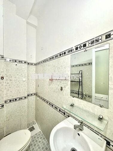 PHÒNG CỬA SỔ LỚN NGAY CON ĐƯỜNG ẨM THỰC THÀNH THÁI GẦN TÔ HIẾN THÀNH..