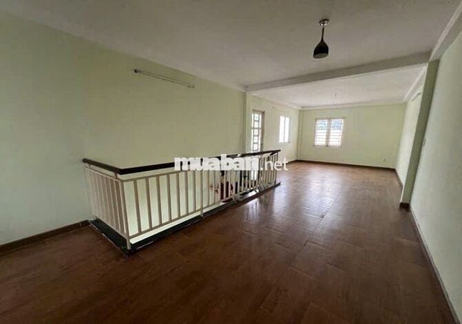 Cho thuê nhà mặt tiền đường Phú Hòa Thọ, dt 4x18 trệt lửng 2 lầu